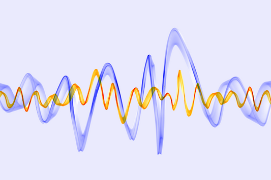 Il y'a une fréquence de résonance sous forme horizontale. Le fond de l'image est neutre. 